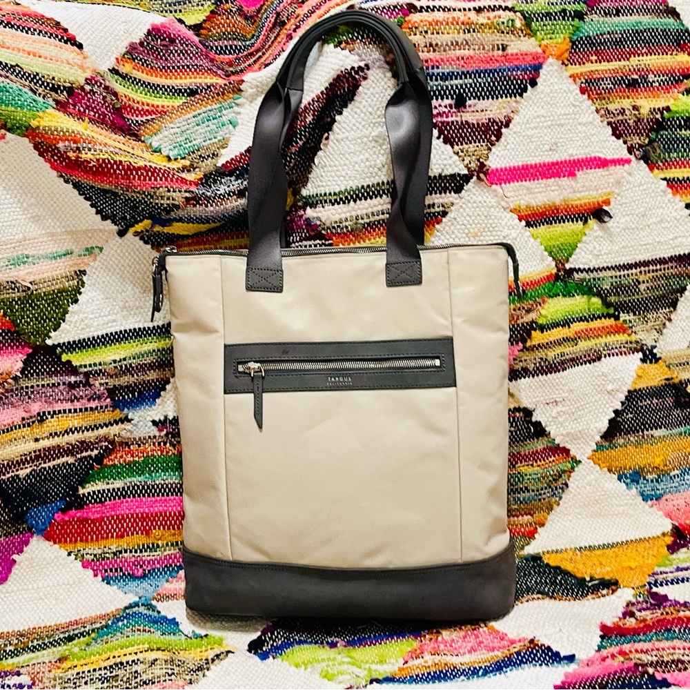 Targus Newport 15" North-South Travel Tote